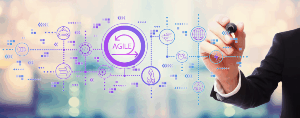 Main d’un professionnel traçant des icônes autour du mot « Agile », représentant un processus itératif.