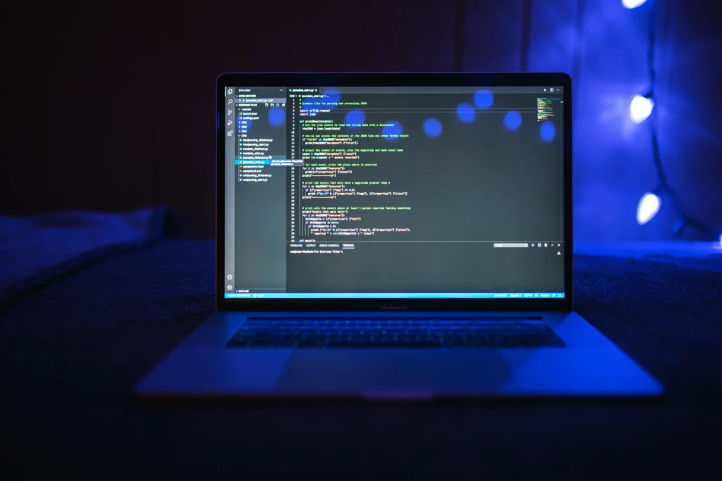Écran d’ordinateur affichant du code source dans un éditeur de développement.